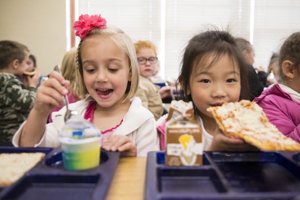 DMPS Offers Free Meals for All Students in School Year 2022-23